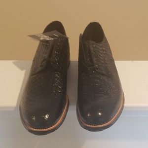 Dress shoes